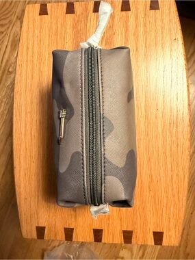 NWT Stella & Dot Camo Pouf Pouch